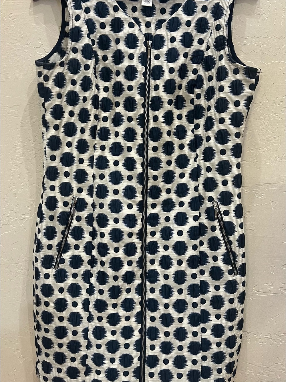 Donna Morgan Sleeveless Polka Dot Zip-Front Shift Dress in Navy and White